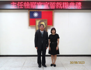 連江地檢署新任主任檢察官鄭子薇抵馬履職,30日上午在檢察長謝謂誠監誓及全體同仁觀禮下,完成就職宣誓。(圖:連江地方檢察署)