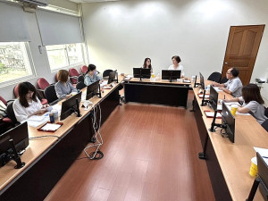 為了解縣府職業災害勞工協助事項執行現況,勞動部職業安全衛生署組長林秋妙一行抵馬實地考核,主要聽取地方政府業務簡報。(圖/文:曹重偉)