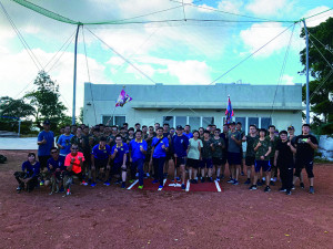 南竿守備大隊官兵與後服中心同仁合影。（圖：邱致傑）