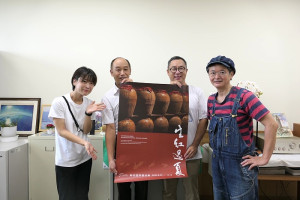 高橋匡太《通往雲的故鄉》6日在男木島進行工作坊,藝術島總策劃吳漢中前往拜訪並介紹馬祖,雙方用藝術牽起馬祖和香川男木島的友誼。(圖:國際藝術島總策劃團隊)