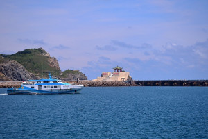 　東引對外海上交通停航多日後，6日短程船班先行恢復航行，臺馬之星、東海明珠載運261名乘客往返東引、南竿。（圖／文：陳其敏）