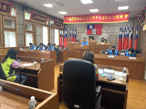 小確幸!莒光鄉民代表會第12屆第2次臨時會通過「連江縣莒光鄉年長者、中低收入戶及身心障礙者交通費及搭機滯留住宿費補助辦法」,設籍莒光65歲以上長者及弱勢家庭,將享有赴台或至南竿就醫計程車費及搭機滯留南北竿之住宿費用補助。(圖/文:宋幸儒)