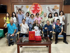 大同之家住民劉依媄女士95歲生日,縣長王忠銘、莒光鄉長陳樂禮前往祝壽。(圖/文:曹重偉)