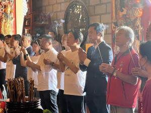 副總統賴清德21日在縣長王忠銘等人陪同下前往馬港天后宮參拜。(圖/文:馮紹夫)