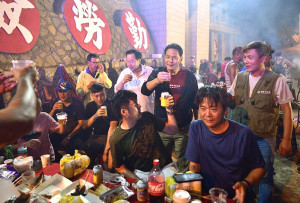 東引鄉中秋月光聯歡派對　府會首長到場同樂