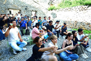 　2023東引航行週《先‧東》環境劇場開幕茶會在「林家公館」舉行，凝聚在地認同感，一起為《先東》拉開序幕。（圖／文：陳其敏）