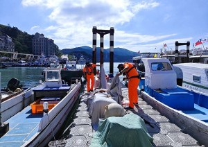 地區海岸巡相關單位24日下午啟動秋節擴大威力掃蕩,聯合四鄉五島、岸際、港區及海上查察勤務展現決心。(圖:馬祖岸巡隊)