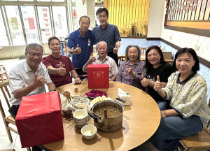 介壽村劉依木老先生92歲生日,縣長王忠銘上午9時會同副縣長陳冠人、鄉長林志東、衛福局長陳美金等登門祝壽。(圖/文:曹重偉)
