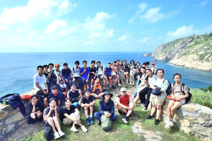 　新竹縣關西鎮富光國中校長莊楹蕿與師生共33人，到東引進行二天二夜的走讀學習之旅，擴大學生的視野與學習樂趣。（圖／文：陳其敏）