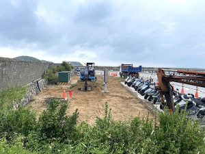 　馬鼻灣空地展開水泥鋪面並規劃為汽機車停車場，舒緩塘岐停車空間不足壓力。（圖／文：陳鵬雄）