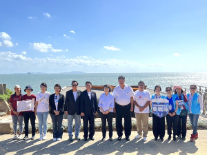 總統蔡英文2日來到馬祖參觀馬祖國際藝術島,對作品創作給予很高的評價,並推薦國人來馬祖欣賞。(圖/文:馮紹夫)