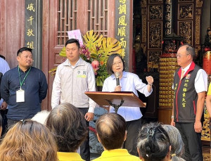 總統蔡英文昨日參拜山隴玄天宮,並發表談話,表示會繼續支持馬祖交通、醫療建設。(圖/文:馮紹夫)