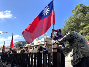 迎接雙十國慶　北竿鄉道路懸掛245面國旗