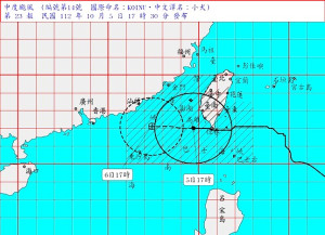 颱風「小犬」5日10時在鵝鑾鼻西北西方進海,持續向西移動,馬祖全天感受明顯強風,部分路段出現不少斷枝落葉,呼籲民眾避免外出。(圖/文:曹重偉)