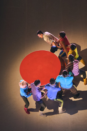 國際級編舞家布拉瑞揚首度馬祖演出《漂亮漂亮》,今日下午5點南竿體育館演出,歡迎大家前來欣賞。(圖:縣府文化處)