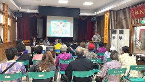 福建金門馬祖地區建築師公會辦理連江縣「都市危險及老舊建築物加速重建」宣導講座11日西莒登場,針對危老建築重建相關業務做說明。(圖/文:宋幸儒)