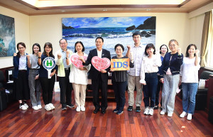 　健保署臺北業務組長李純馥一行拜訪縣長王忠銘，並前往縣立醫院訪視在地健保業務及遠距醫療會診推動現況。（圖／文：曹重偉）