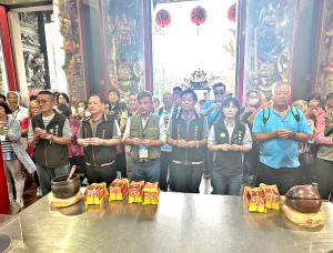 　東引鄉112年重陽節政經參訪活動16日開心出發，一行70餘人到南投、台南等地進行為期5天4夜的參訪旅遊，一起留下美好回憶。（圖：東引鄉公所）
