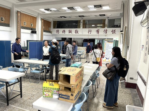 行政院災害防救業務訪評20日抵達莒光鄉現地訪視,聽取簡報說明,給予指導與建議。(圖/文:宋幸儒)