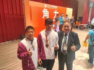 　曹中議勇奪112年全運會角力希羅式第四級第三名，為代表隊摘下首面獎牌。（圖：縣府教育處）
