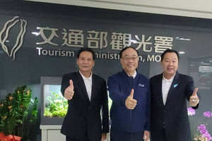 縣長王忠銘、議長張永江23日拜會觀光署長周永暉,中央、地方共同推動馬祖觀光。(圖:縣府)