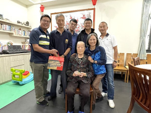 　后澳村王水仙老太太歡度91歲生日，鄉長吳金平、代表會主席林加友、村長陳鈺麟等人前往祝壽。（圖／文：陳鵬雄）