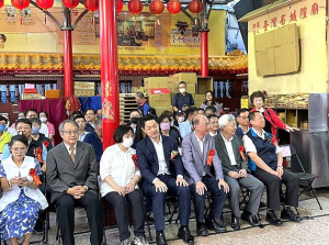 臺灣省城隍廟捐贈消防局小型水箱消防車1輛,25日舉辦捐贈儀式,台北市長蔣萬安到場致意,縣府由秘書長張龍德前往受贈。(圖:連江縣消防局)