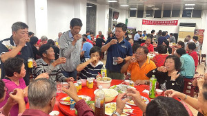 莒光鄉慶祝九九重陽,模範老人陳火金,敬老楷模陳俊欣接受表揚。(圖/文:宋幸儒)