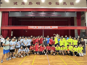 112年躲避菸害、迎向健康歡喜落幕,國小組、國中組冠軍均由介壽拿下,展現大校實力,賽後由衛福局長陳美金頒獎給各得獎隊伍。(圖/文:曹重偉)