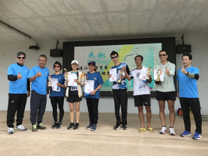 　2023馬祖路跑賽熱鬧開跑，男女組別前三名另頒發獎盃鼓勵。（圖／文：吳嘉榮）