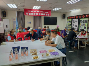 　連江縣地政局加強便民服務，特於10月30日前進桃園市馬祖同鄉會辦理為民服務活動，旅台馬祖鄉親到場踴躍，現場互動熱絡。（圖：連江縣地政局）
