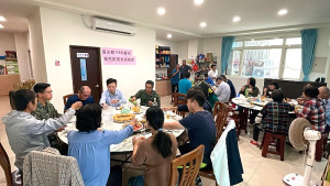 　慶祝榮民節，莒光鄉公所辦理餐會邀請榮民及眷屬齊聚一堂。（圖／文：宋幸儒）
