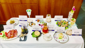 衛福局舉辦112年餐飲衛生與品質提升計畫成果發表會暨優良餐廳頒獎,由局長陳美金表揚今年獲選「優級」及「良級」標章共9家餐廳。(圖/文:曹重偉)