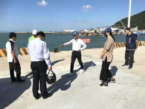 　縣府教育處長王禮民會同馬管處、馬防部、縣府相關局處同仁進行馬祖馬拉松賽前賽道會勘。（圖／文：吳嘉榮）