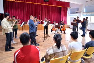 　NSO國家交響樂團團員與青年音樂家用古典音樂與東引鄉親、師生親近交流，表演精彩且動聽，給聽眾帶來無限的愉悅與感動。（圖／文：陳其敏）