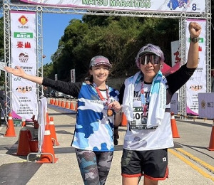 藝人王仁甫、季芹夫妻檔參加馬祖馬拉松完賽。(圖/文:馮紹夫)