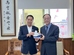 觀光署長周永暉7日拜訪縣長王忠銘,對馬祖觀光發展意見交流。(圖/文:馮紹夫)