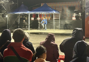 　第二屆馬祖國際藝術島尾聲，最後週末推出《往月的方向去》、《日常對話：小宇宙》、《片刻浮光：馬戲派對》系列表演活動，讓觀眾目不暇給。（圖／文：曹重偉）