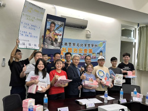 連江縣警察局會同相關單位共赴海洋大學馬祖校區,向外籍生宣導校園安全及犯罪預防。(圖:連江縣警察局)