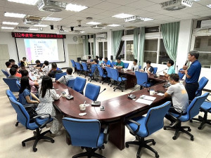 介壽學生家長會召開此學年度第1次委員會議,聽取校長吳健忠進行校務報告;同日完成改選,新任會長一職由楊清宇回任,眾望所歸。(圖/文:曹重偉)
