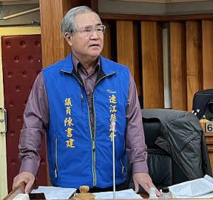 議員陳書建質詢。(圖/文:馮紹夫)