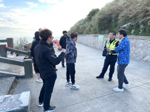 　交旅局邀有關單位現勘北竿壁山觀景台施工道路管制措施。（圖：連江縣交旅局）