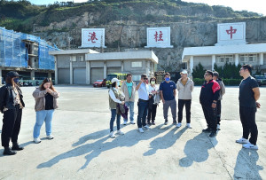 　東引鄉民代表會第12屆第2次定期大會，第一天鄉政考察走訪西引島、中柱港等地方瞭解旅遊環境空間改善等工程施作品質。（圖／文：陳其敏）
