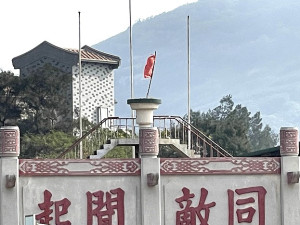 　熄火40年，北竿塘岐運動場聖火臺完工至今只使用過一次。（圖／文：陳鵬雄）