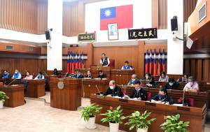 　因應預算審查時程需求，縣議會第2次定期大會28日上午通過延會案，決議延會5天，至12月7日閉會。（圖／文：曹重偉）