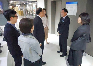 縣長王忠銘一行拜會交通部觀光署,受到署長周永暉熱情歡迎;爭取下一屆國際藝術島和未來地方觀光建設的支持。(圖:連江縣政府)