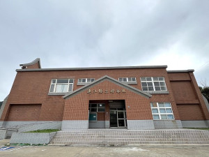 天氣漸冷,珠螺泳池人數銳減,教育處預計12月16日起閉館。(圖/文:馮紹夫)