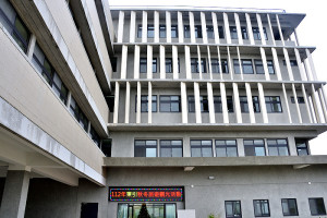 　東引鄉行政大樓及地下停車場重建工程訂於12月24日（星期日）下午舉行落成典禮，鄉公所、鄉代會歡迎鄉親蒞臨共襄盛舉，一起見證東引建設里程碑。（圖／文：陳其敏）