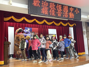 敬恆國中小暨幼兒園聖誕報佳音,散播歲末年終平安與歡樂的氣息。(圖/文:宋幸儒)