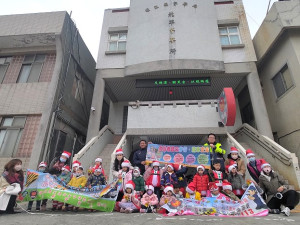 北竿幼兒園師生一行30餘人前往北竿警察所報佳音。(圖:北竿警察所)